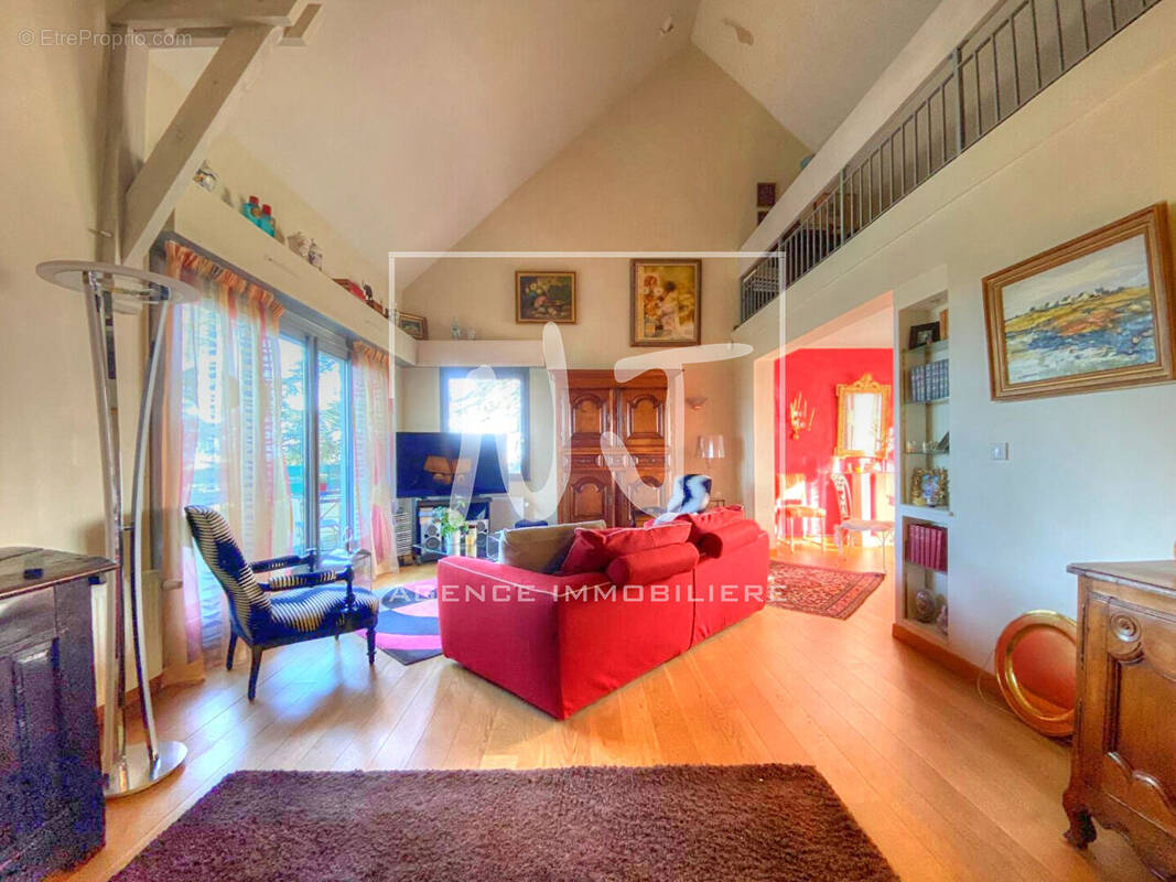 Appartement à LES PONTS-DE-CE