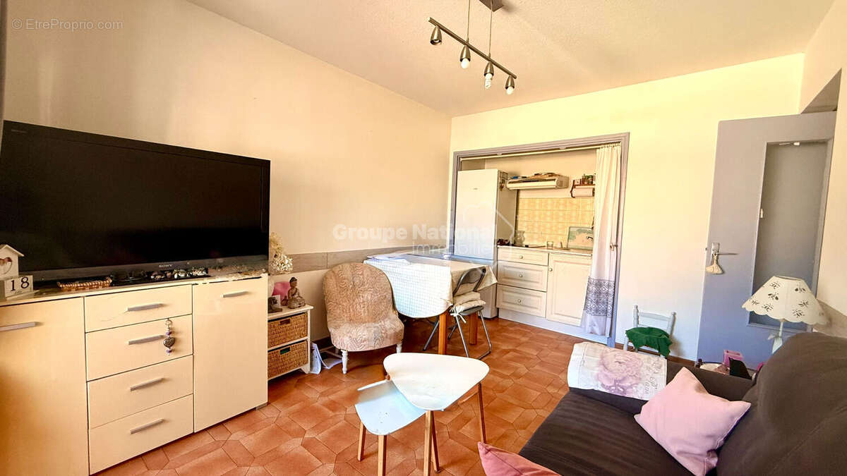 Idéal pied-à-terre à Saint Aygulf : charmant T2 vue mer avec Balcon, meublé et cave à 100m de la mer - photo 4