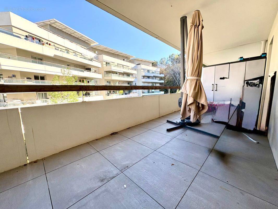 Appartement à LA ROQUETTE-SUR-SIAGNE