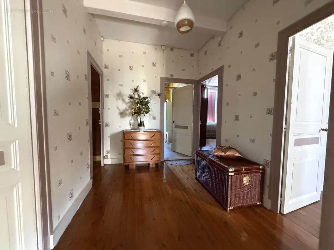 Maison de village et dépendances - photo 11
