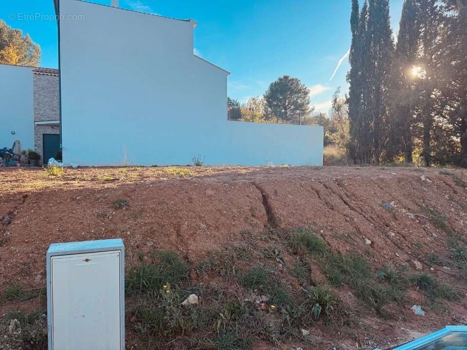 Terrain à LE PUY-SAINTE-REPARADE