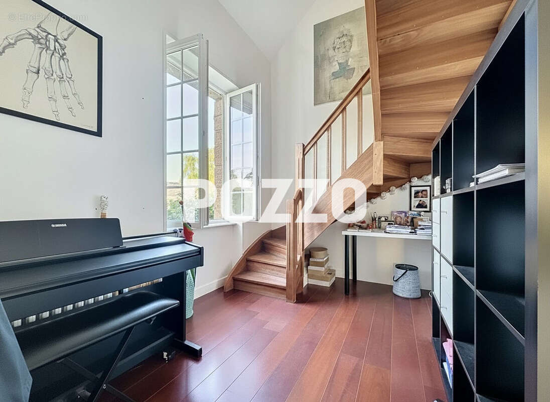 A Vendre - AVRANCHES (Centre-ville) - Maison 7 pièce(s) 170 m² - terrain 1302 m² - photo 10