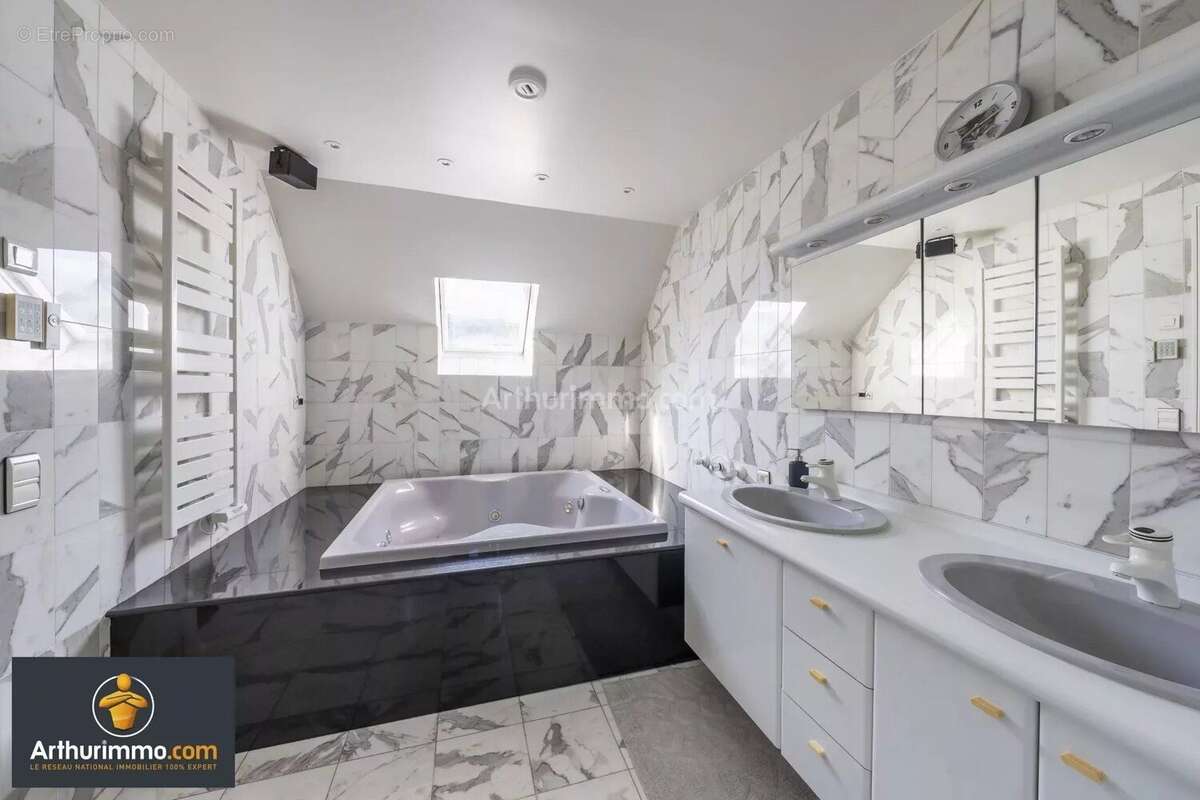 Maison à SAINT-FARGEAU-PONTHIERRY