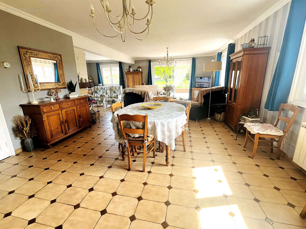 Maison à BONNINGUES-LES-ARDRES