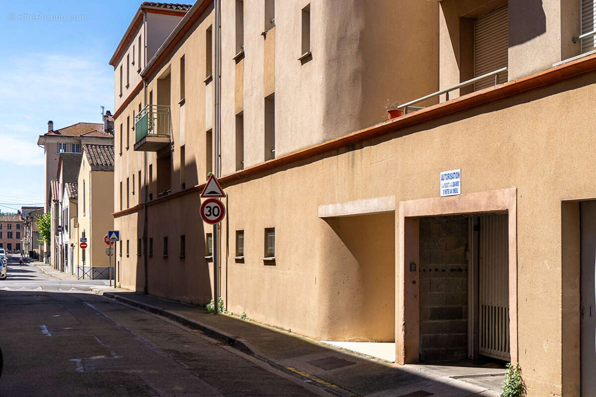 CARCASSONNE - QUARTIER DU PALAIS Appartement T3 60,80m² avec balcon, parking couvert privatif et cave - photo 2