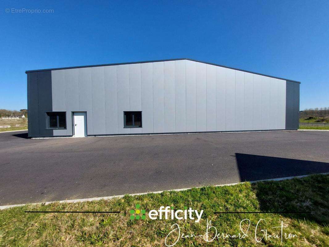 Commerce à PLOUNEVEZ-MOEDEC