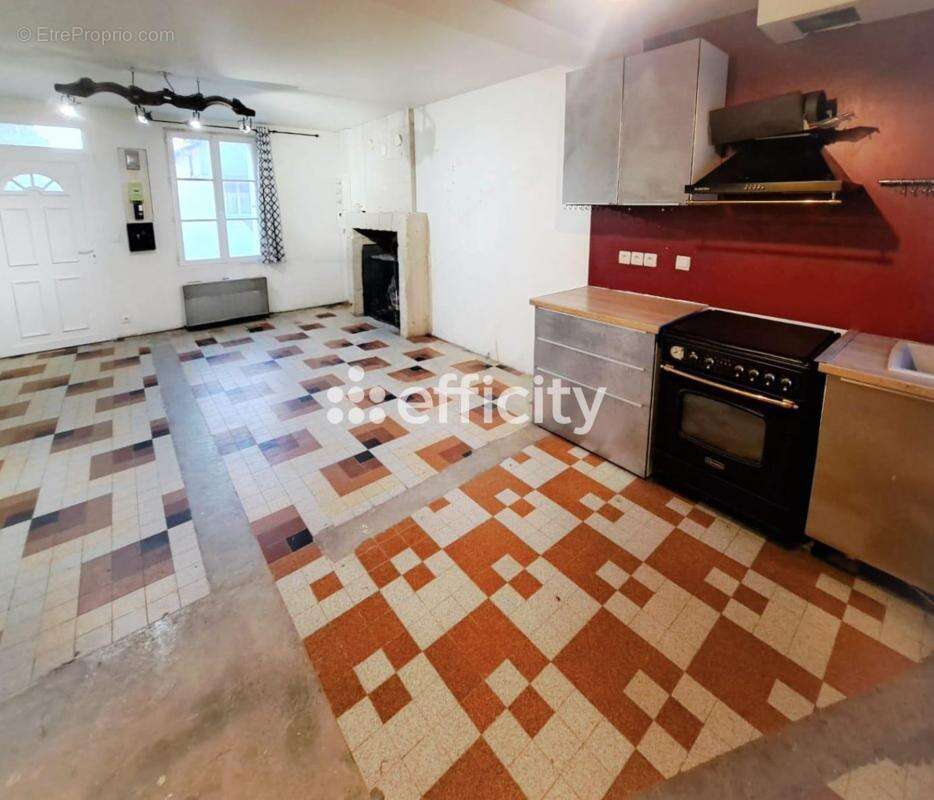 Maison à NEUILLE-PONT-PIERRE