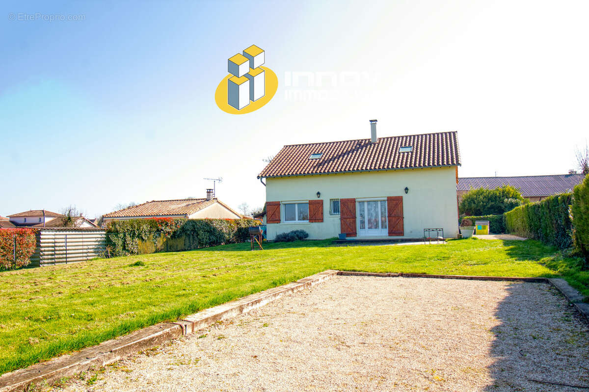 Maison à L'ABERGEMENT-DE-CUISERY
