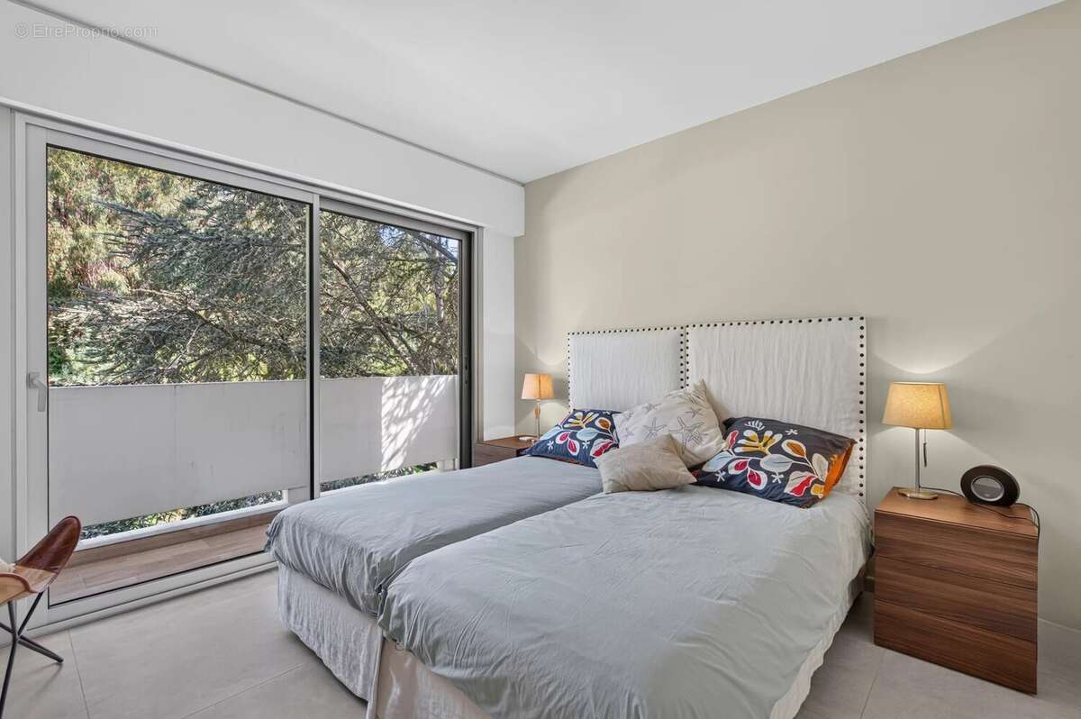 Golfe-Juan – Appartement d’exception avec vue mer panoramique dans résidence de prestige avec piscine et tennis - photo 7