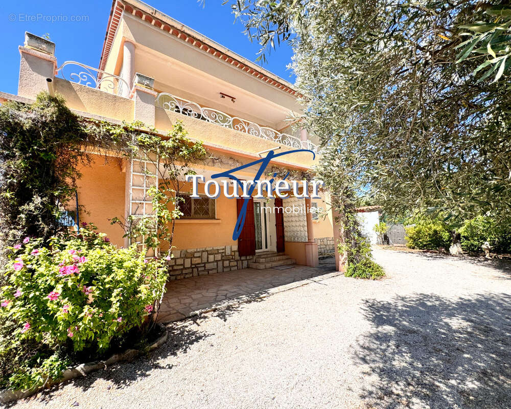 Rare sanary hypercentre villa de 151m2 sur 1288m2 de terrain au calme absolu - photo 2