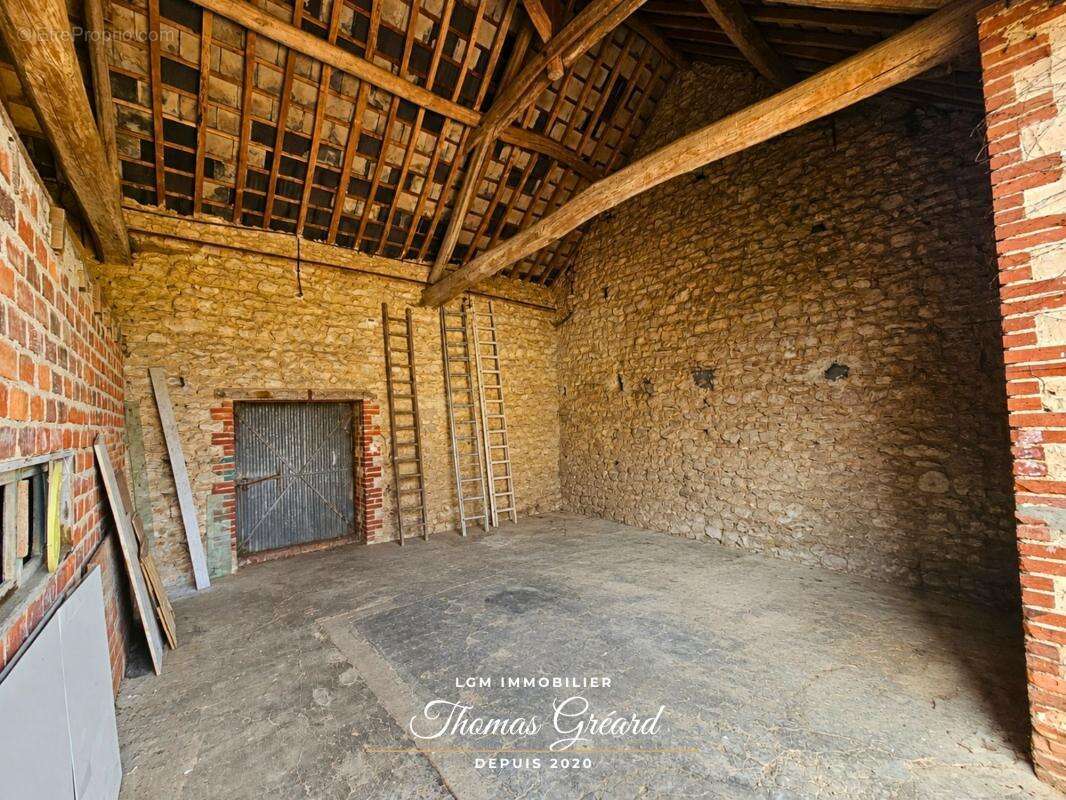 Propriété en pierre avec dépendances, vie de plain-pied et terrain de 2 168 m² à 10 minutes de Patay & 20 minutes de la base de  - photo 12