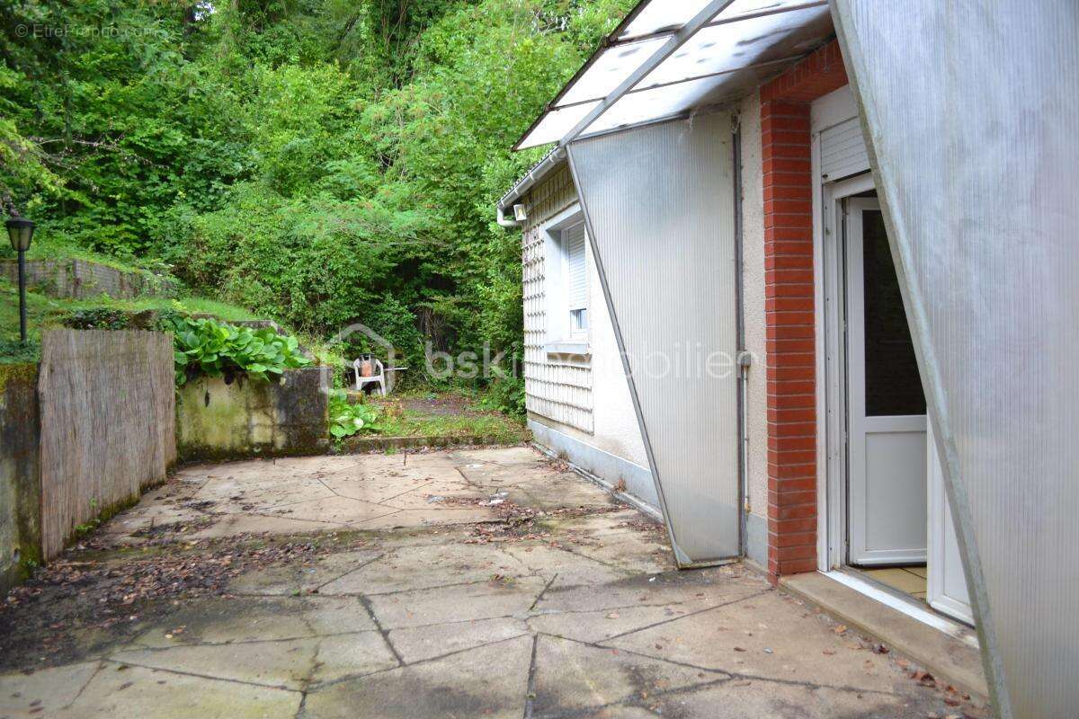 À vendre : Maison élevée sur sous-sol dans un quartier calme et recherché - photo 3