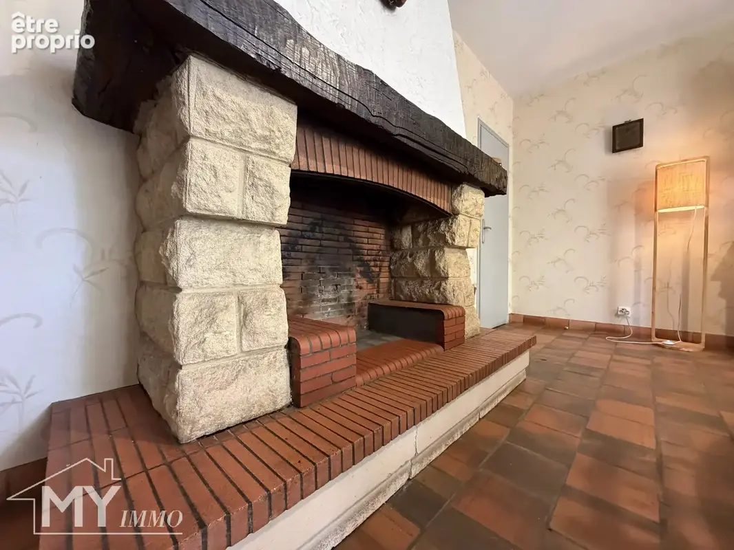 VÉLINES - Maison de plain-pied avec 3 chambres - photo 5