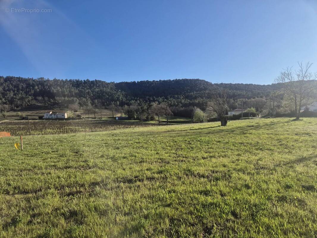Terrain à SALERNES