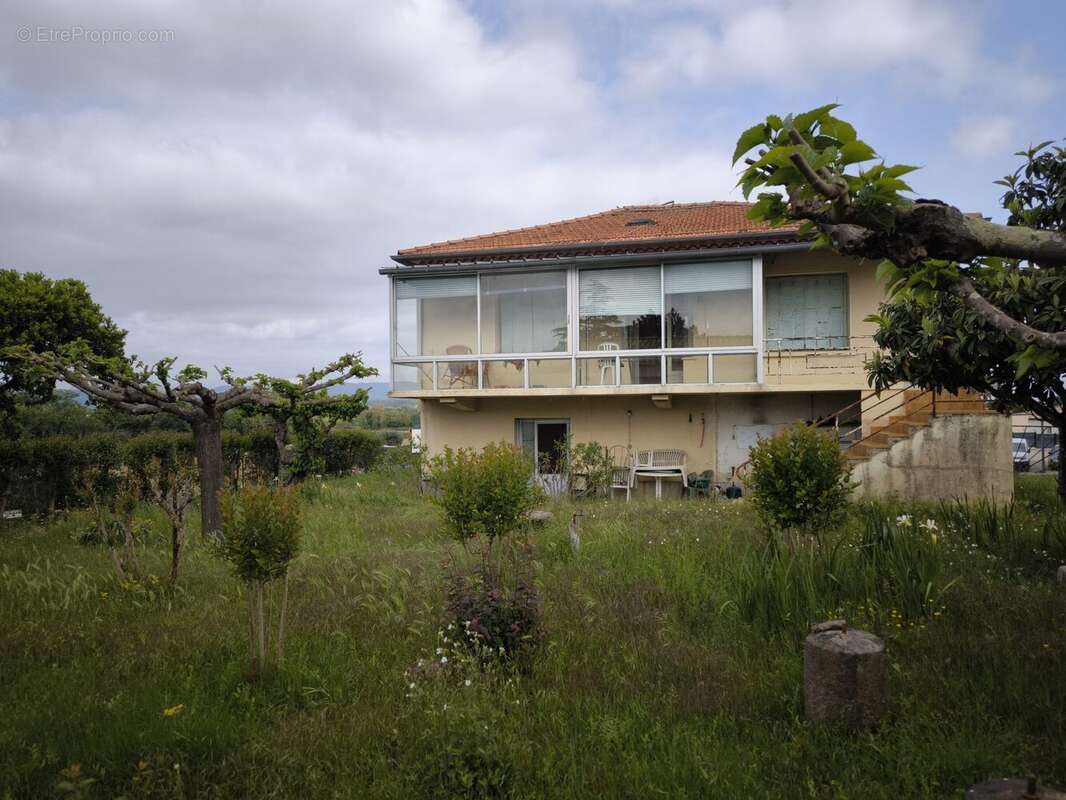 Maison à LEZAN