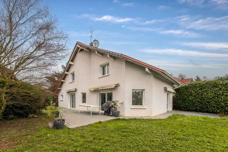 Maison à PREVESSIN-MOENS