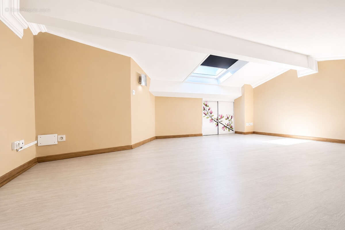 T3 duplex lumineux avec mezzanine et balcon fermé - photo 8