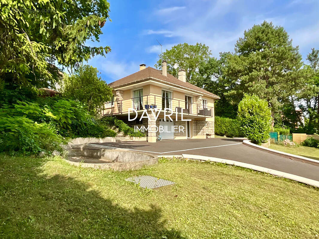 Maison à JOUY-LE-MOUTIER