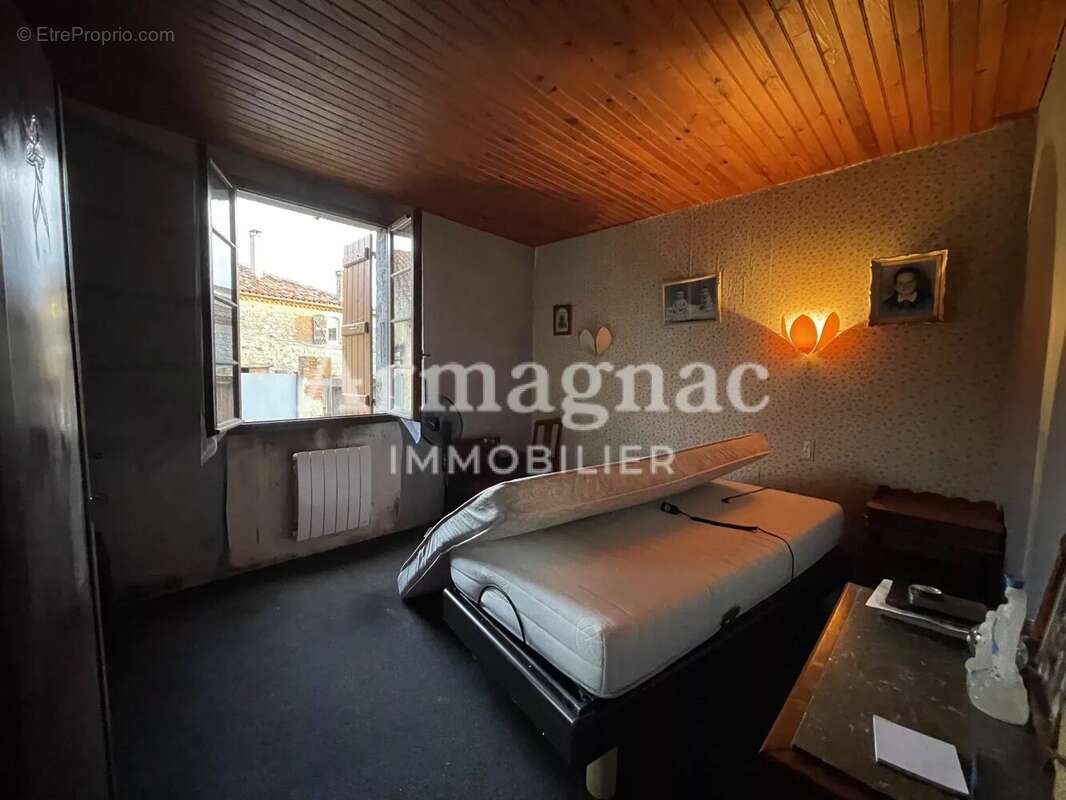 Maison à COURRENSAN