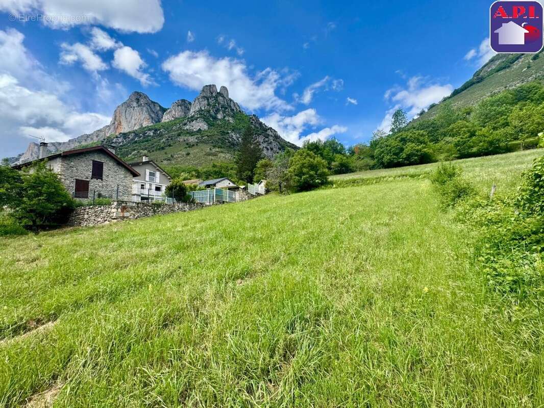 Terrain à LES CABANNES