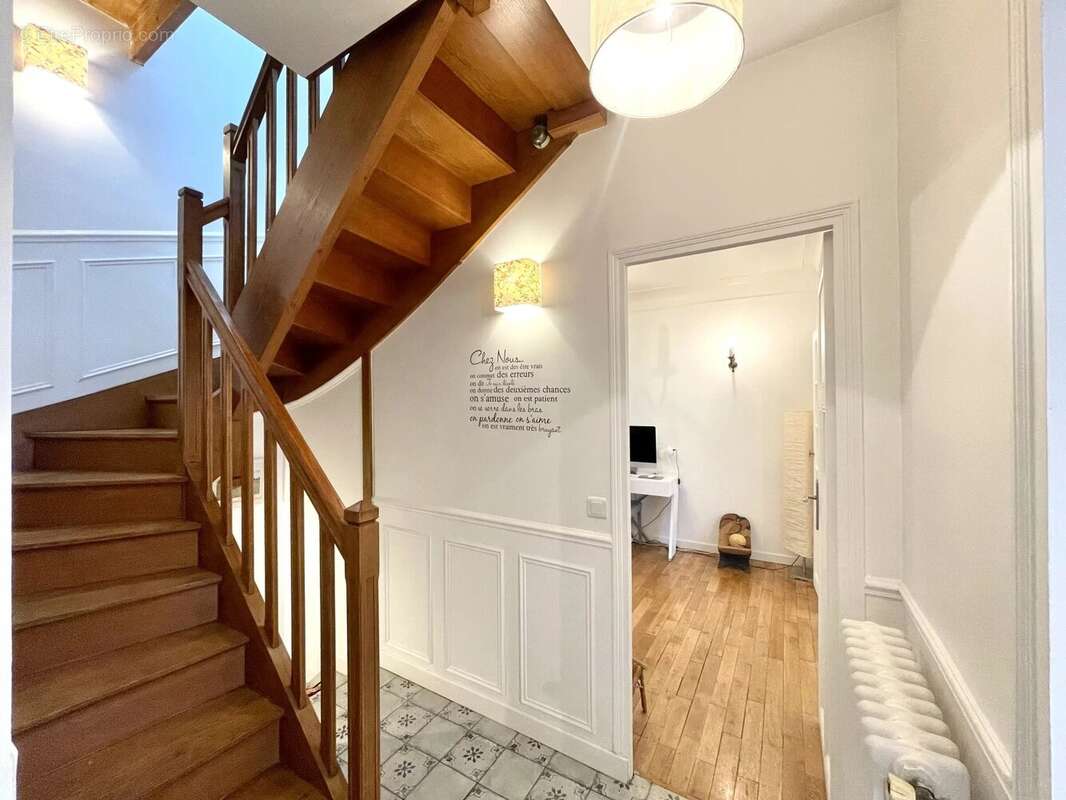 Maison à VERRIERES-LE-BUISSON