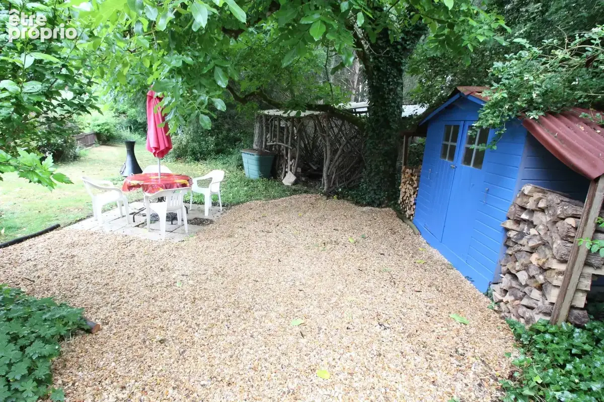 En bordure de village, maison indépendante de quatre chambres avec deux gîtes de deux chambres, grand jardin et piscine - photo 32