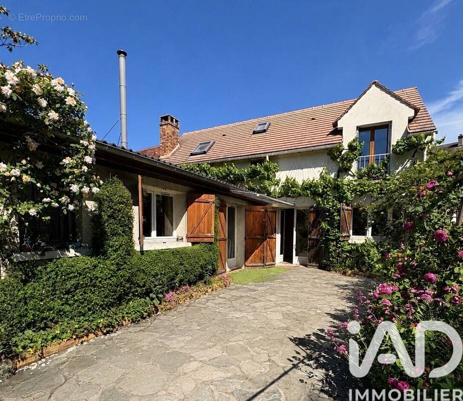 Photo 1 - Maison à GIF-SUR-YVETTE