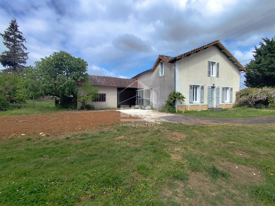 Maison à LIMALONGES
