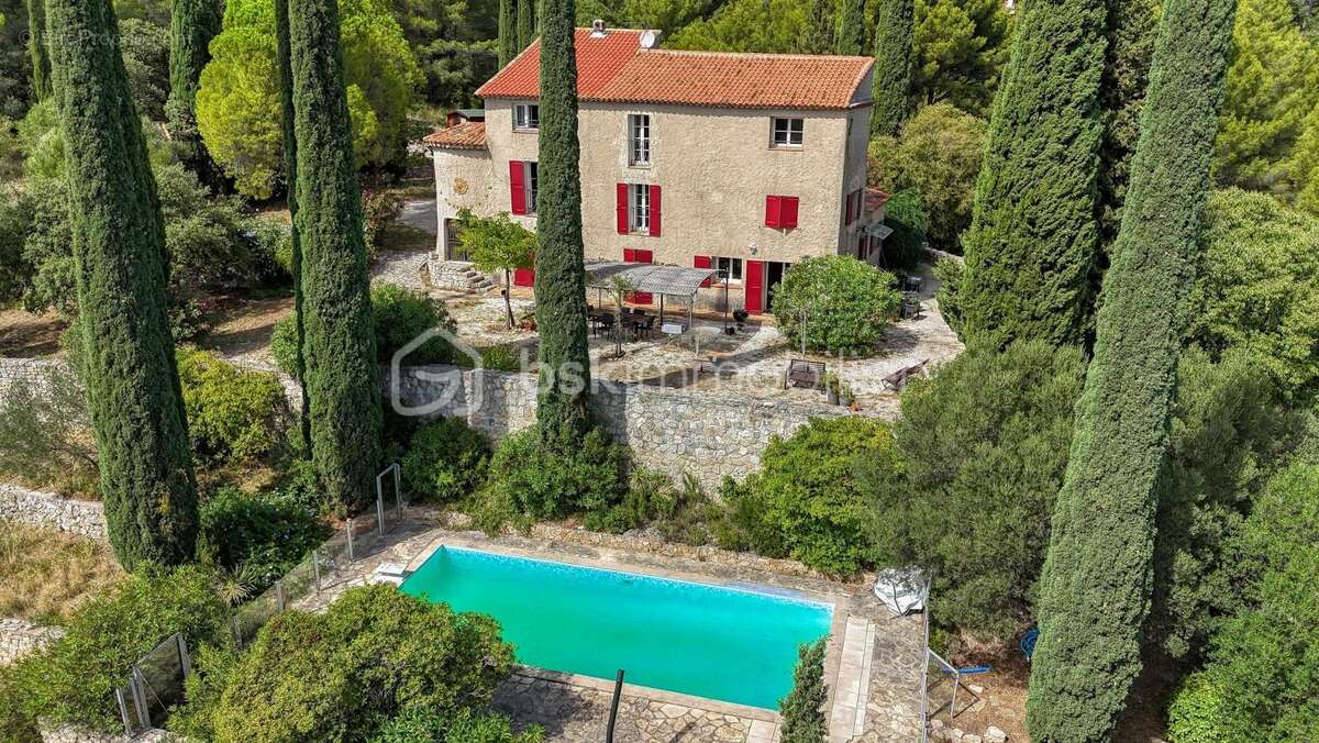 Maison à LE REVEST-LES-EAUX