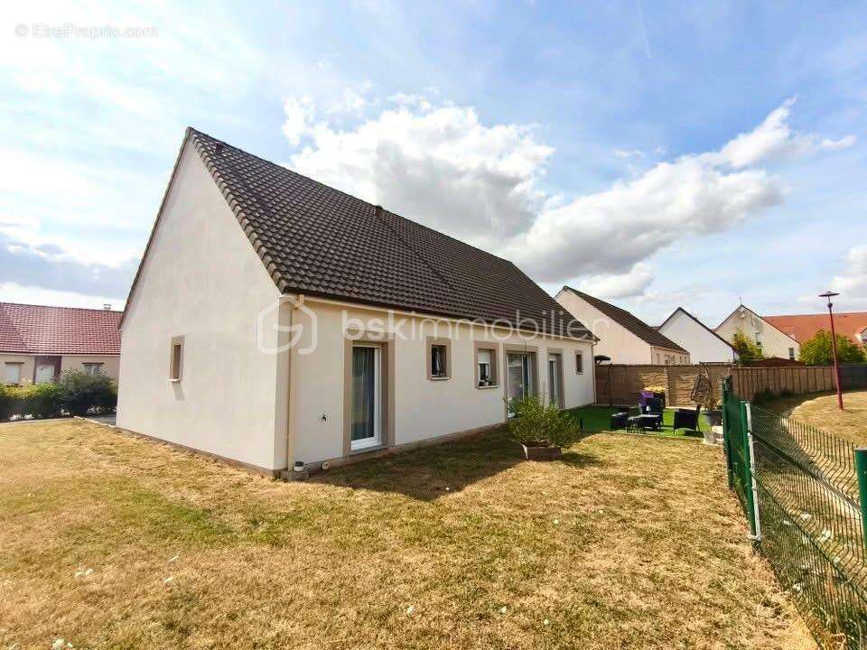 Maison de plain-pied de 2016 – 103 m² – 3 chambres – Combles aménageables – Montdidier (80500) - photo 2