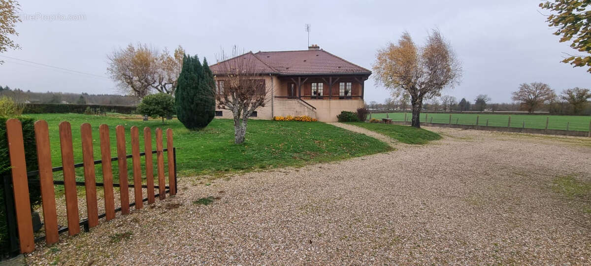 Maison à PARAY-LE-MONIAL