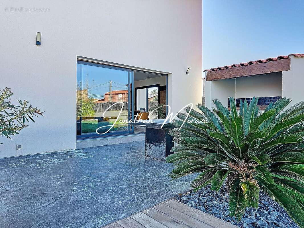 Maison à PEZILLA-LA-RIVIERE