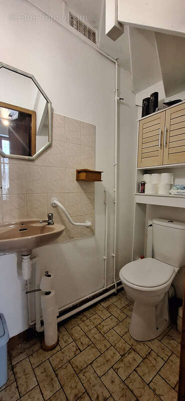 Maison à LAROCHE-SAINT-CYDROINE