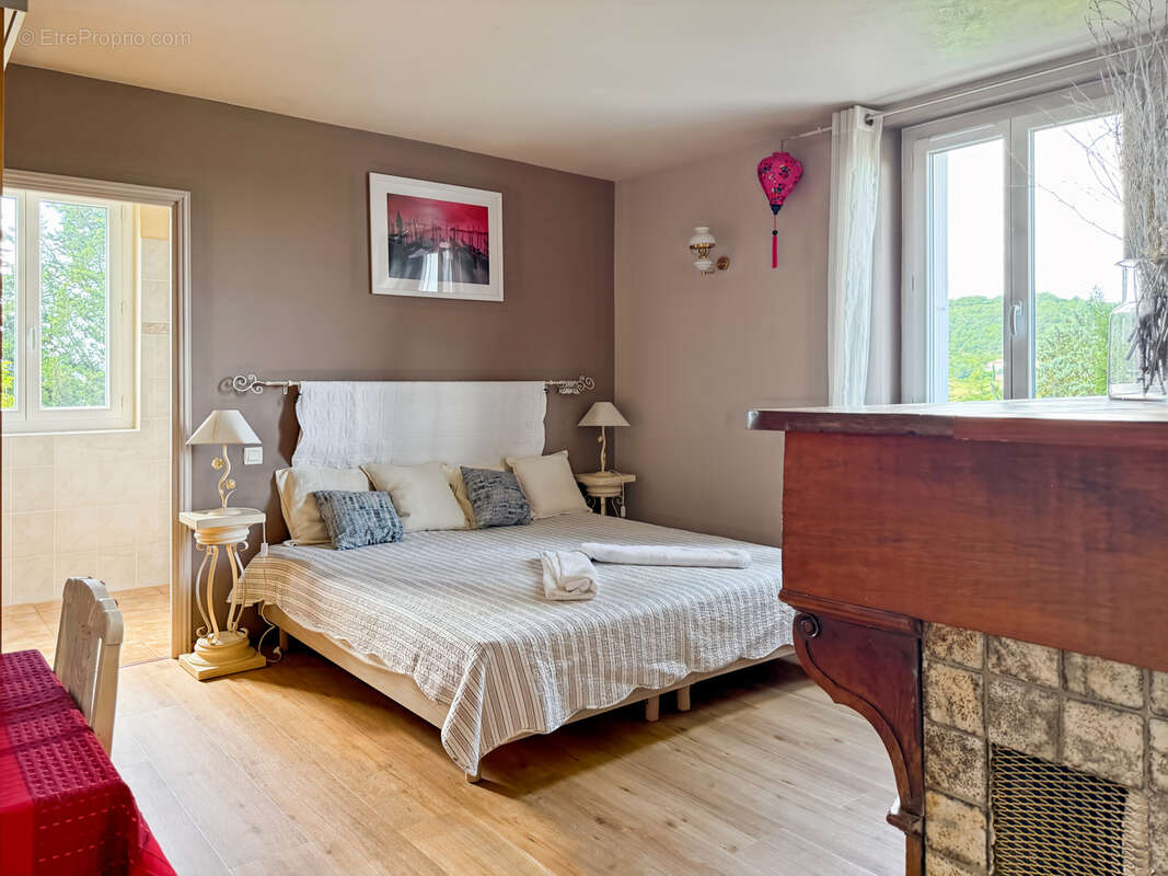 Maison à VILLENEUVE-DE-BERG