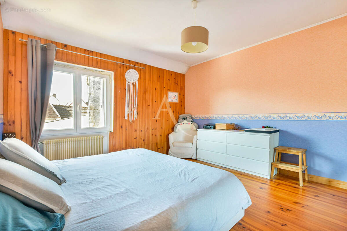 Maison à OZOUER-LE-VOULGIS