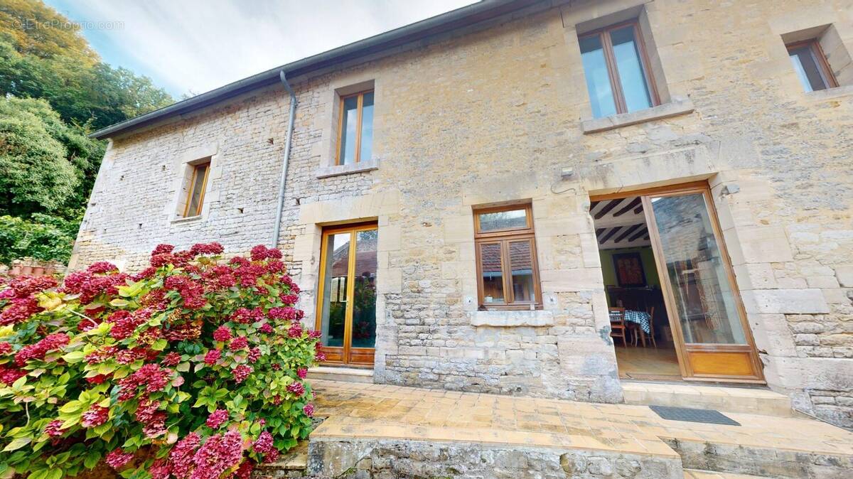 Maison à COLOMBIERS-SUR-SEULLES