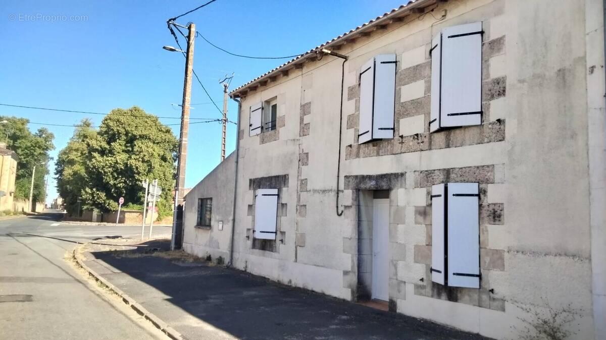 Maison à NEUVILLE-DE-POITOU
