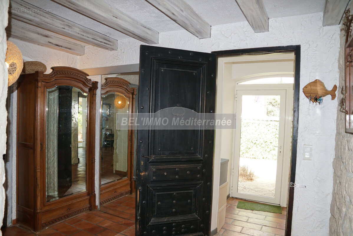 Villa 3 chambres, avec piscine et dépendances - photo 6