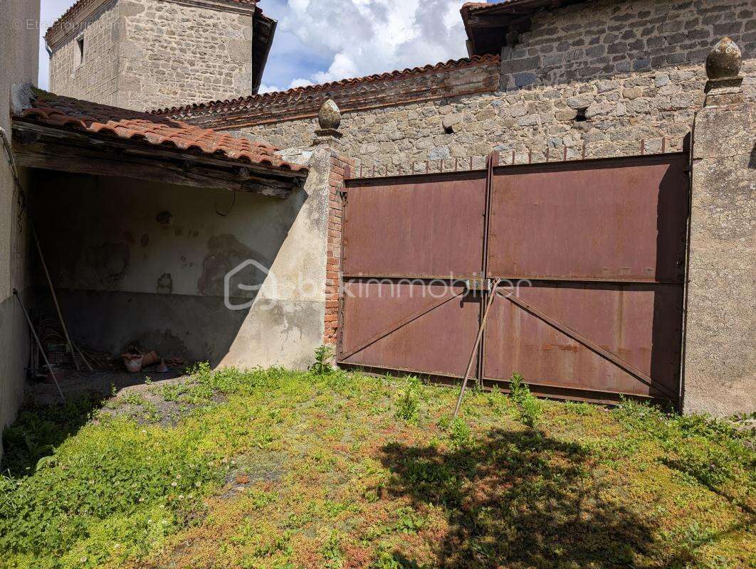 Maison à SAINT-BARTHELEMY-LESTRA