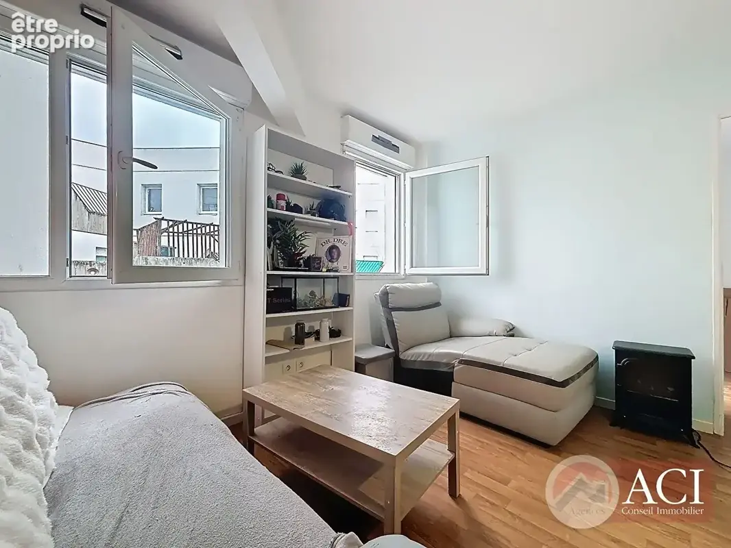 Appartement à VILLETANEUSE