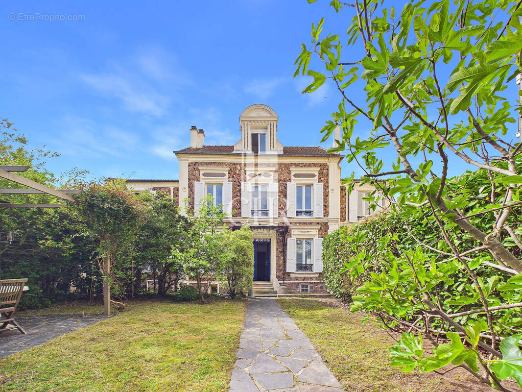 Maison à LE PERREUX-SUR-MARNE