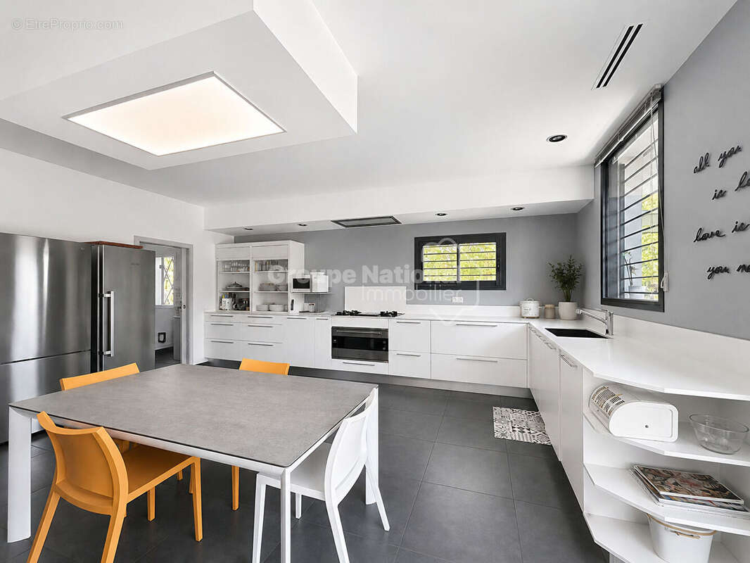 Villa contemporaine de 168 m²  3 chambres  60 m² d'espace de viePrestations haut de gamme  Piscine - photo 4