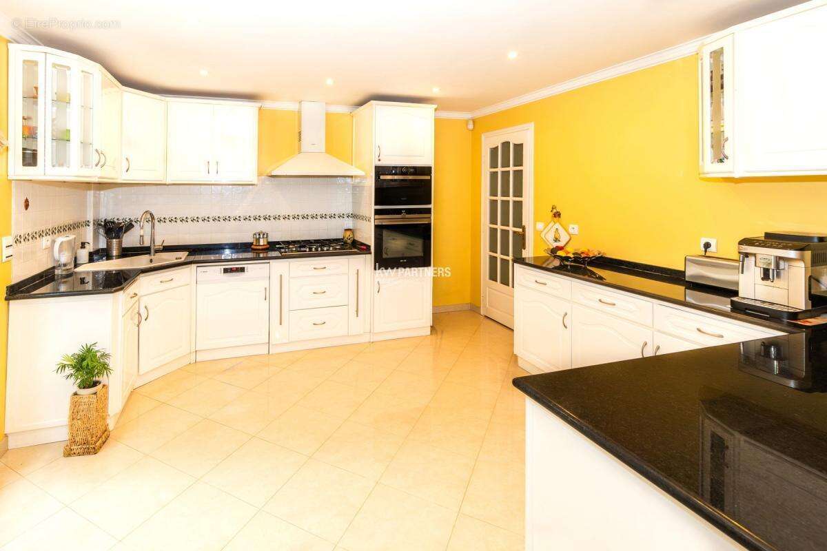 Maison à MORAINVILLIERS