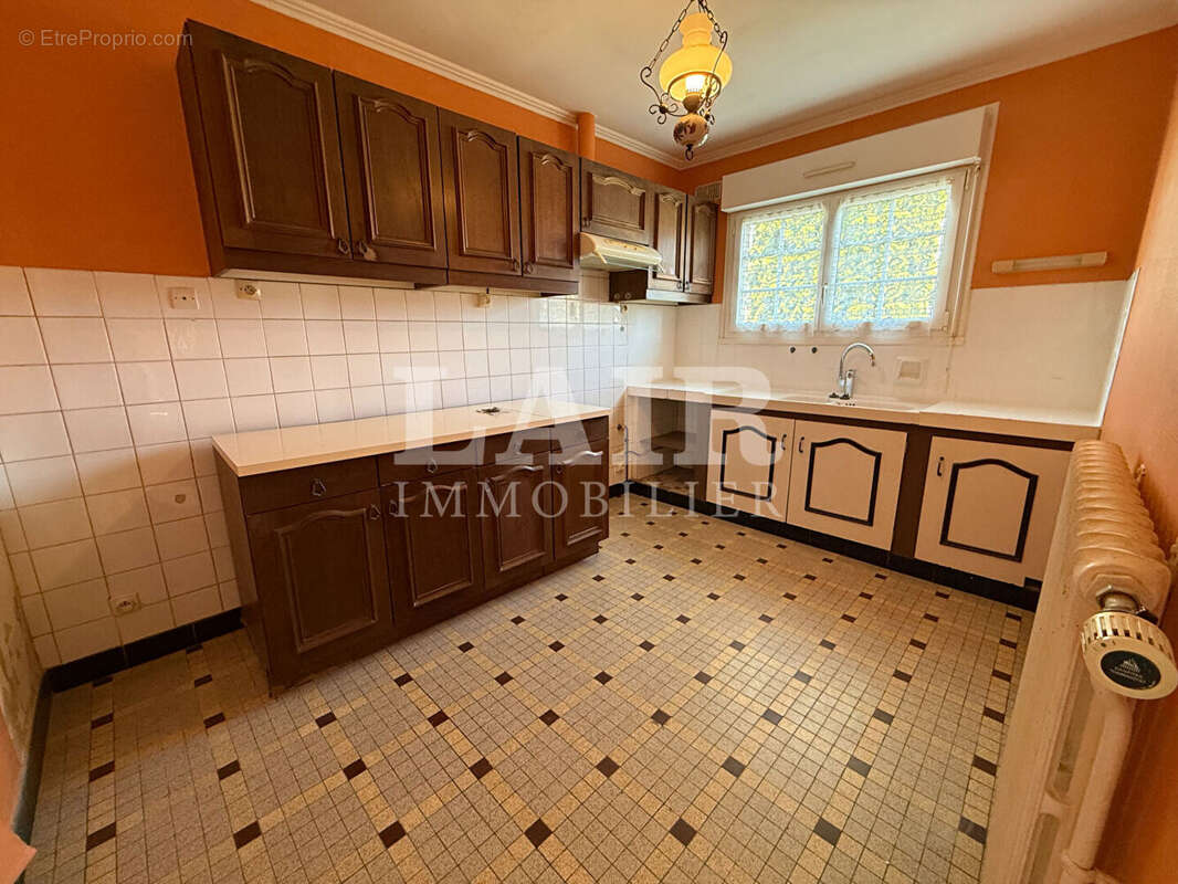 Maison 3 chambres avec sous-sol complet et jardin à Saint-Aubin-de-Locquenay  Réf:15515 - photo 2