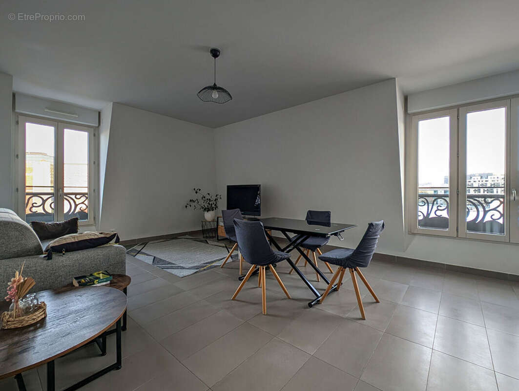 Appartement à LA GARENNE-COLOMBES