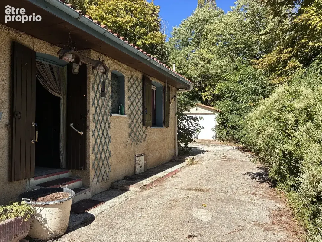 Maison à rénover proche du village avec jardin - photo 1