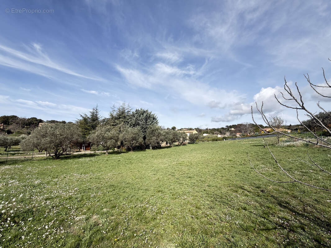 Terrain à AUPS