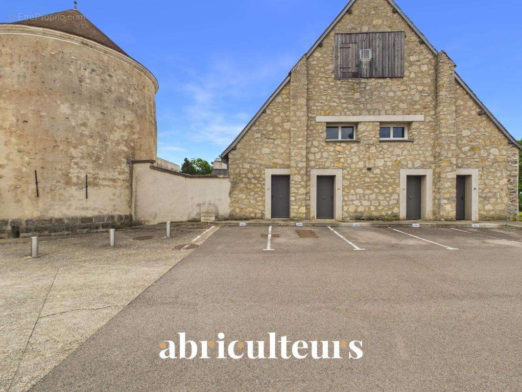 Appartement T2 de caractère au sein d’une ancienne Grange Dîmière en vente à Survilliers (95470) - photo 2