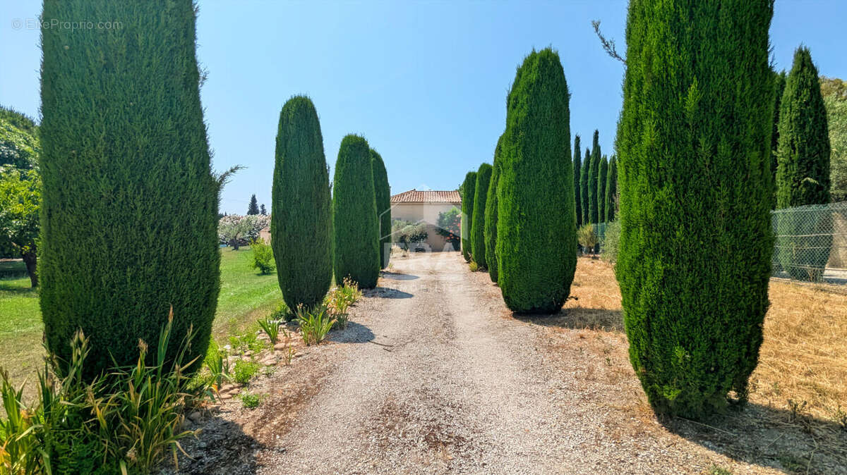 Maison à EYRAGUES