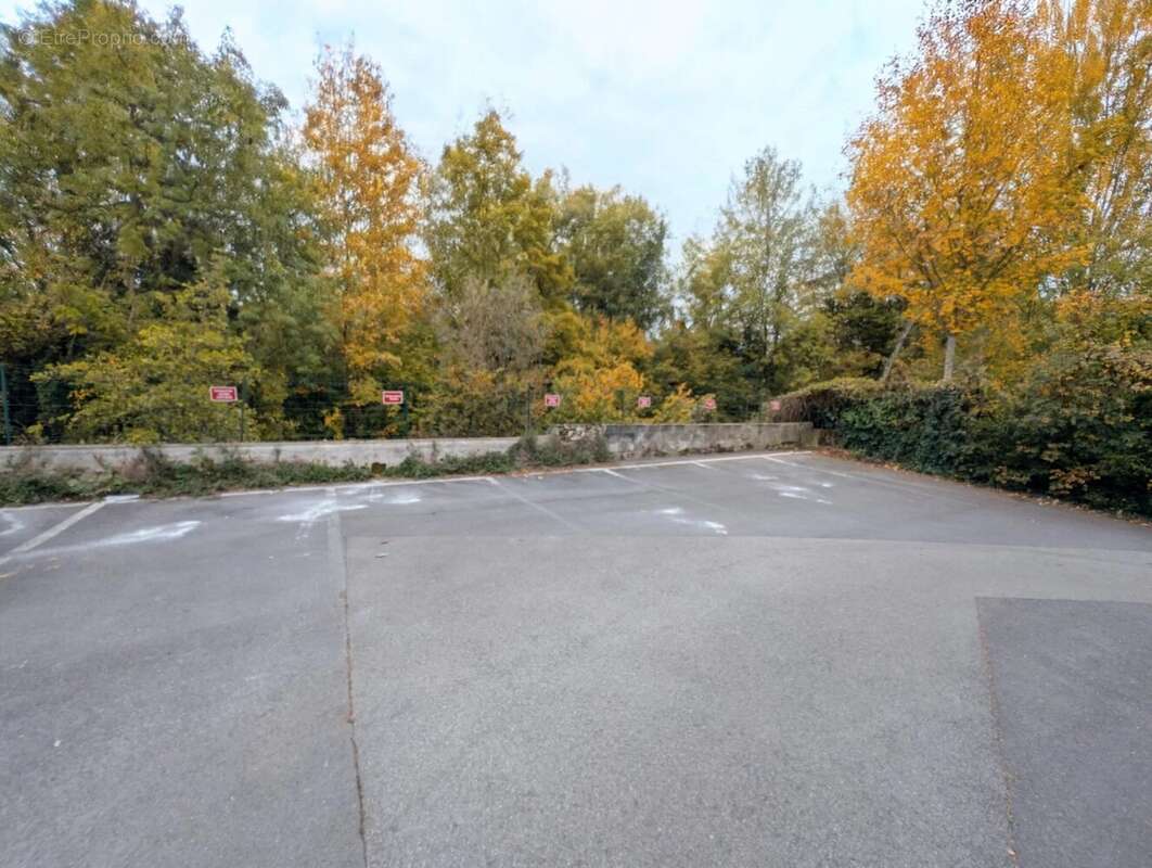 Commerce à LA FERTE-SOUS-JOUARRE